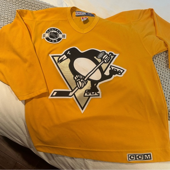 NHL Pittsburgh Penguins Men’s Licensed Jersey No Player CCM Gold Size Large - Picture 8 of 9